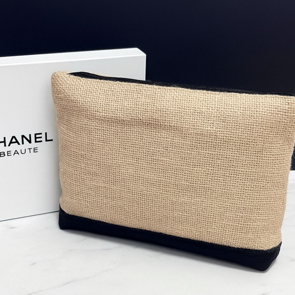 Chanel Beaute Alaplage Jute Pouch with Black Embroidered CC Logo. New in Box. - Picture 2 of 6